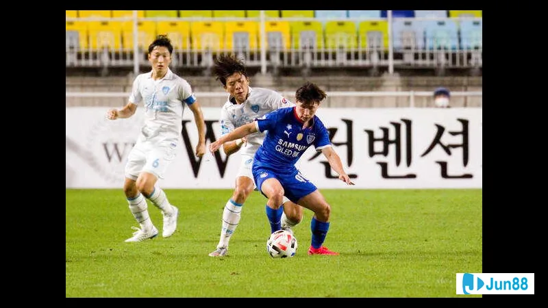 Trận đấu giữa Busan IPark và Suwon Bluewings diễn ra tại sân