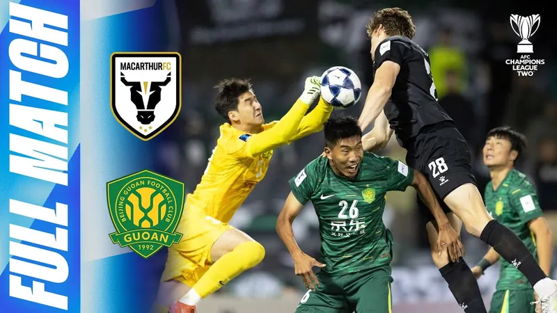 Cầu thủ của Beijing Guoan dũng mãnh chống lại sự ép sát từ Macarthur FC Cầu thủ của Beijing Guoan dũng mãnh chống lại sự ép sát từ Macarthur FC