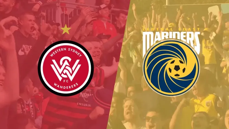 Cầu thủ Central Coast Mariners vượt qua hậu vệ của Western Sydney Wanderers Cầu thủ Central Coast Mariners vượt qua hậu vệ của Western Sydney Wanderers