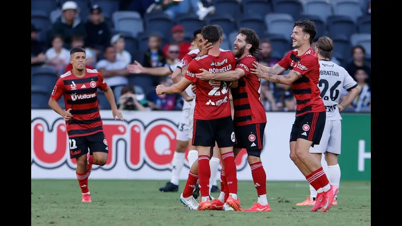 Cầu thủ đội Western Sydney Wanderers vươn cao ghi bàn trong trận đấu với Central Coast Mariners. Cầu thủ đội Western Sydney Wanderers vươn cao ghi bàn trong trận đấu với Central Coast…