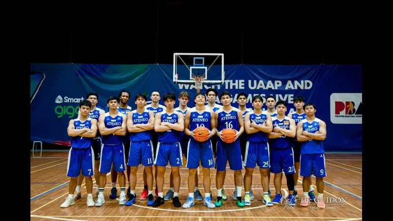 Cầu thủ Blue Eagles chạy nhanh qua cầu thủ Modbury Jets